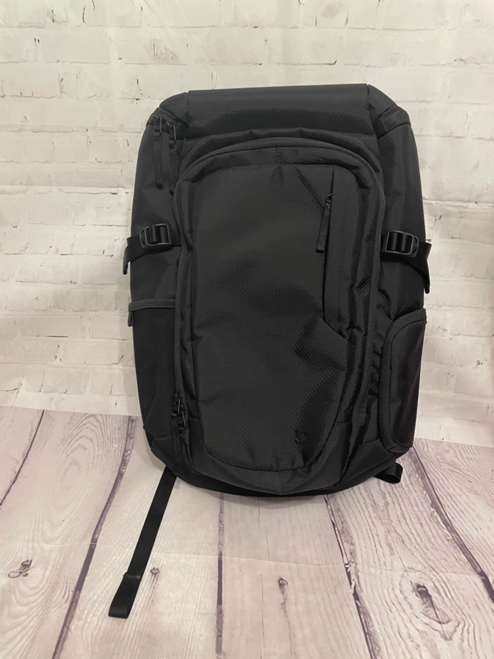 LuLulemon Room To Roam Backpack 23L - Picture 7 of 15